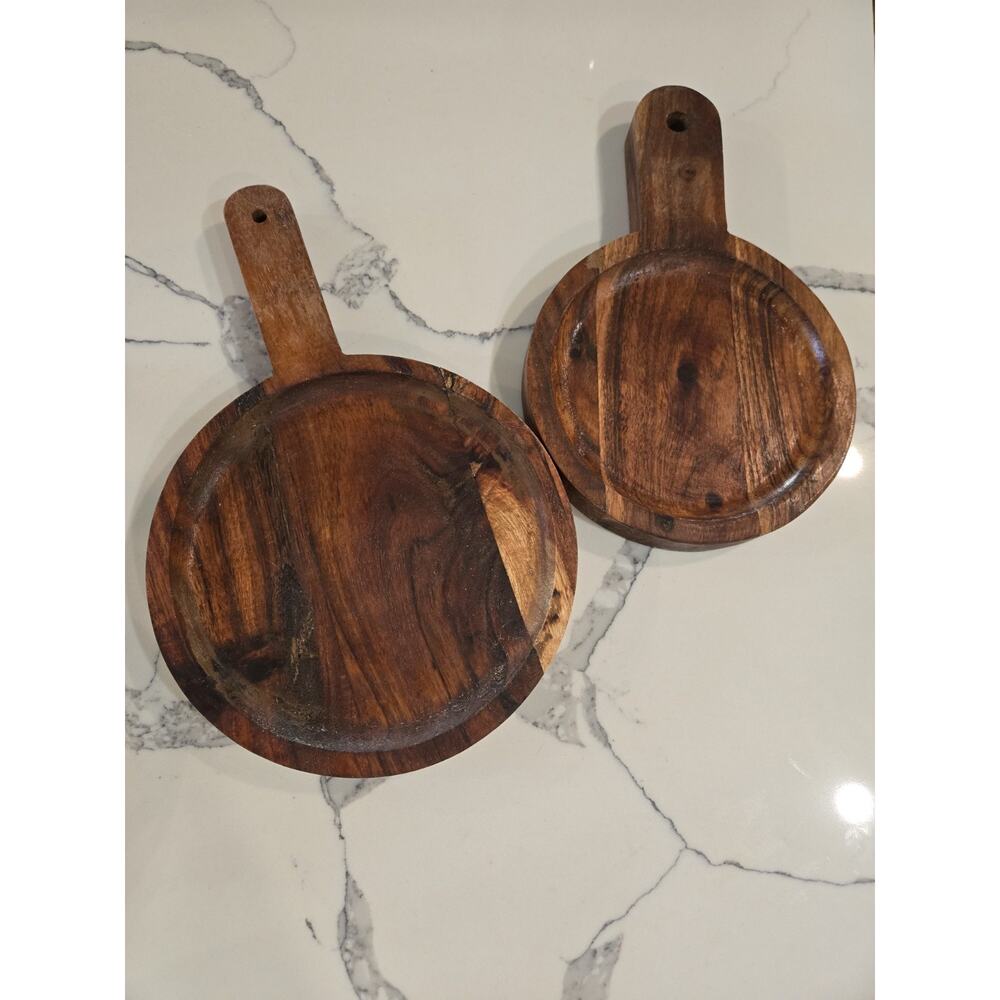 Set of 2 Round Cutting Boards with Wooden Handles